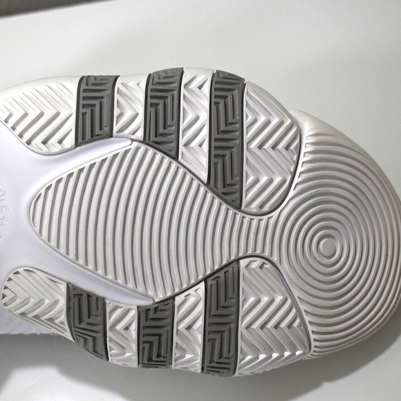 Adidas Basketball Shoes Men's Size 10 US White & Gray Trae Young 2 UNISEX - Picture 9 of 12